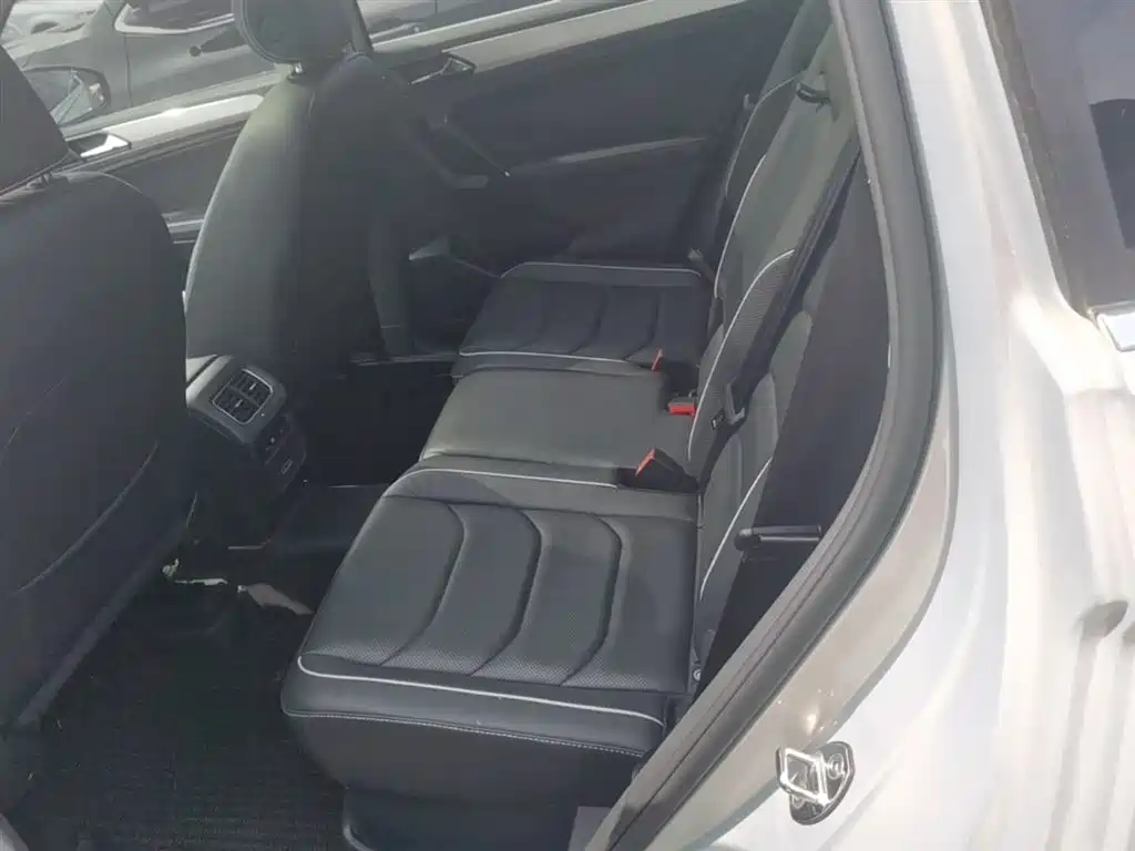 Volkswagen Tiguan L 2018 — фото 17