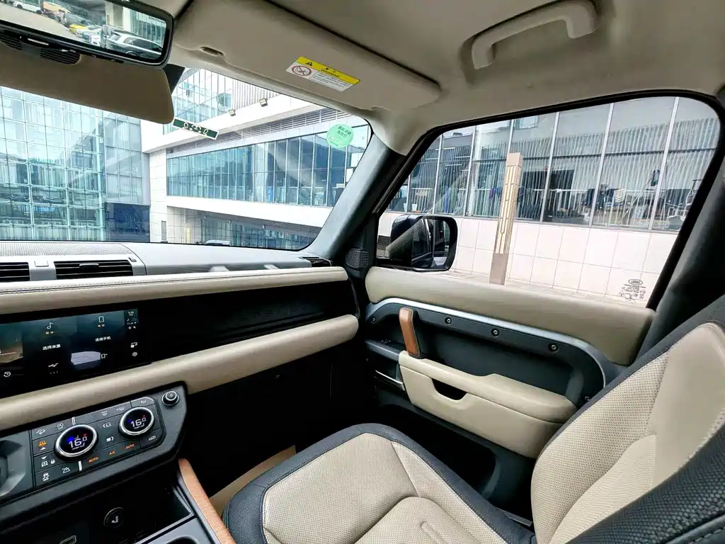 Land Rover Defender 2022 — фото 16