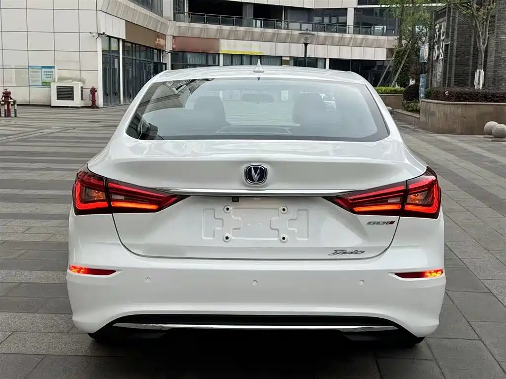 Changan Eado 2018 — фото 6
