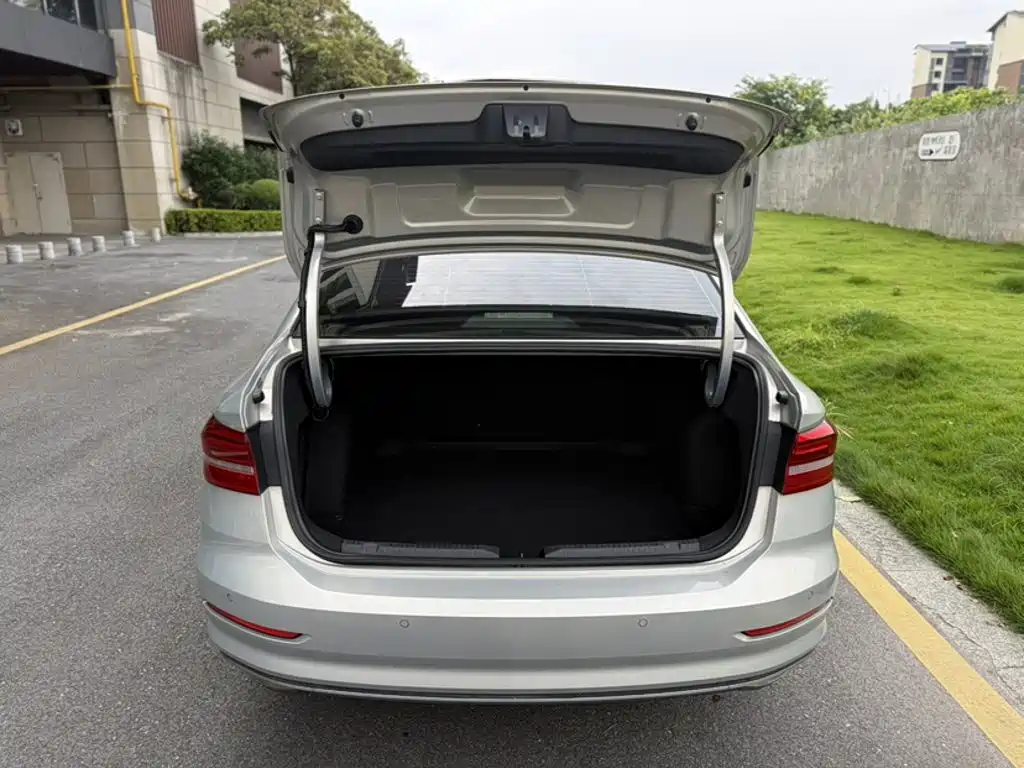 Volkswagen Lavida 2019 — фото 10