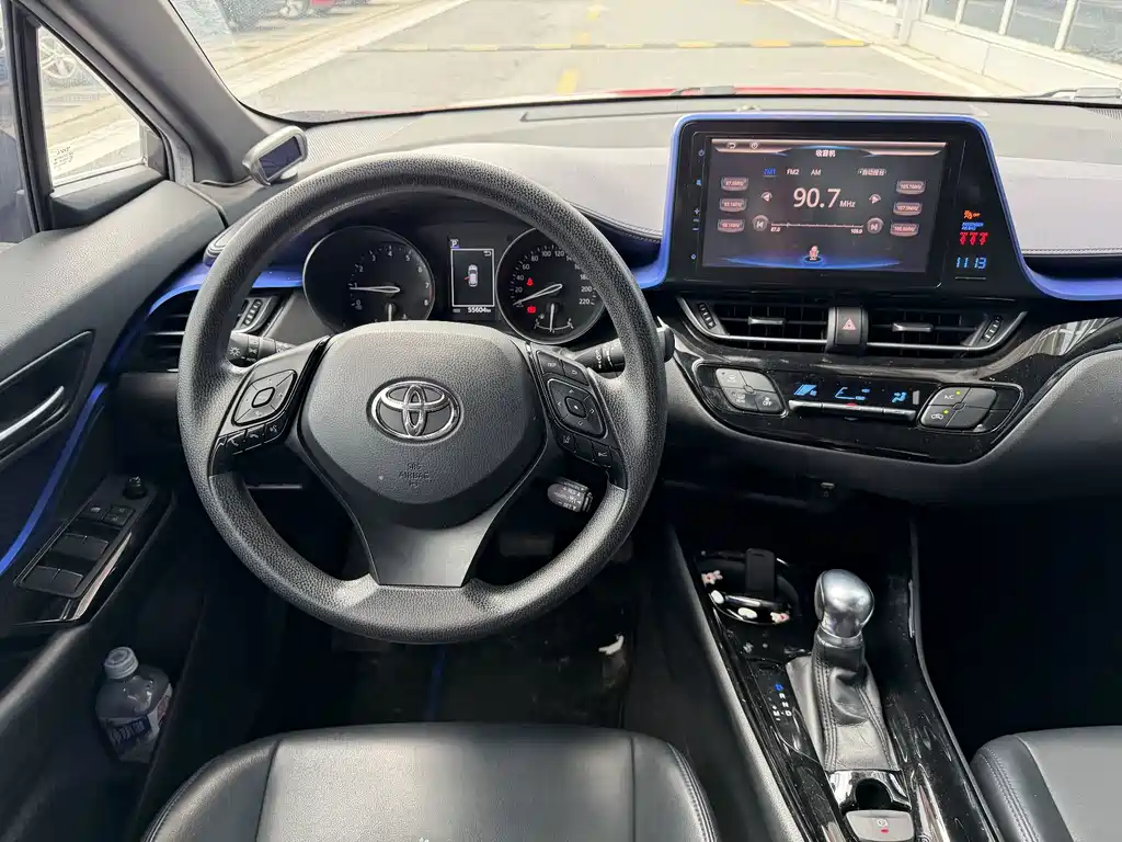 Toyota C-HR 2021 — фото 8