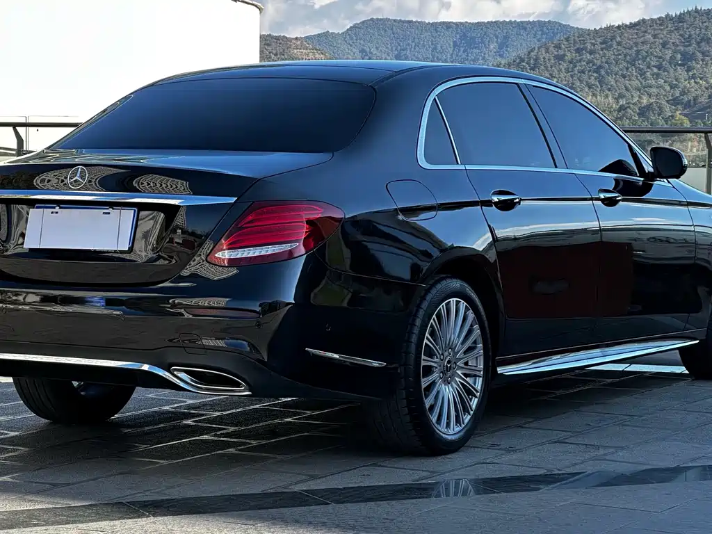 Mercedes-Benz E-Class 2019 — фото 11