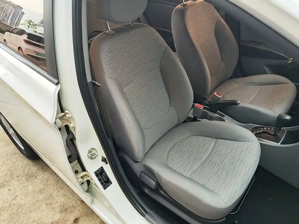 Hyundai Accent 2015 — фото 25