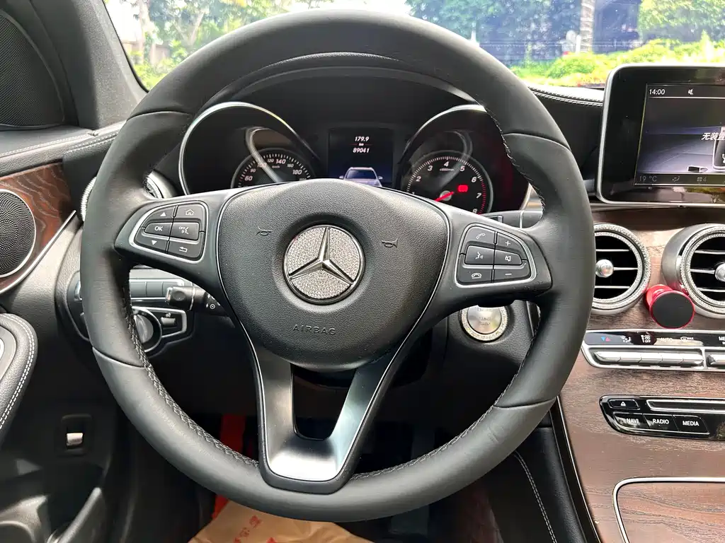 Mercedes-Benz GLC 2018 — фото 12