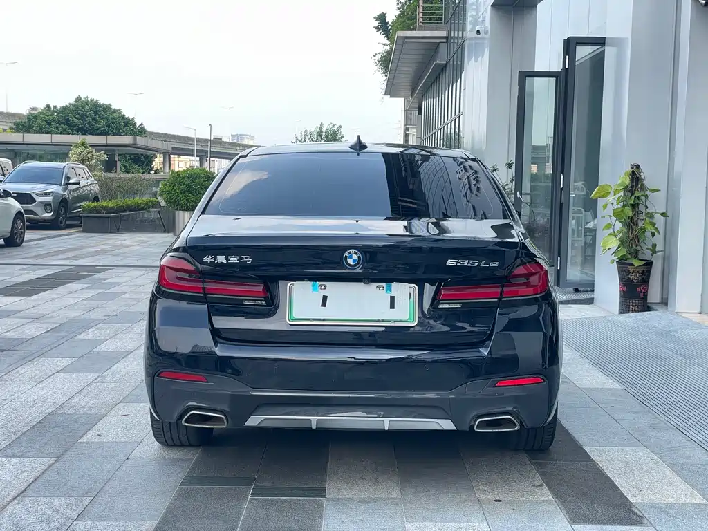BMW 5 Series New Energy 2023 — фото 15