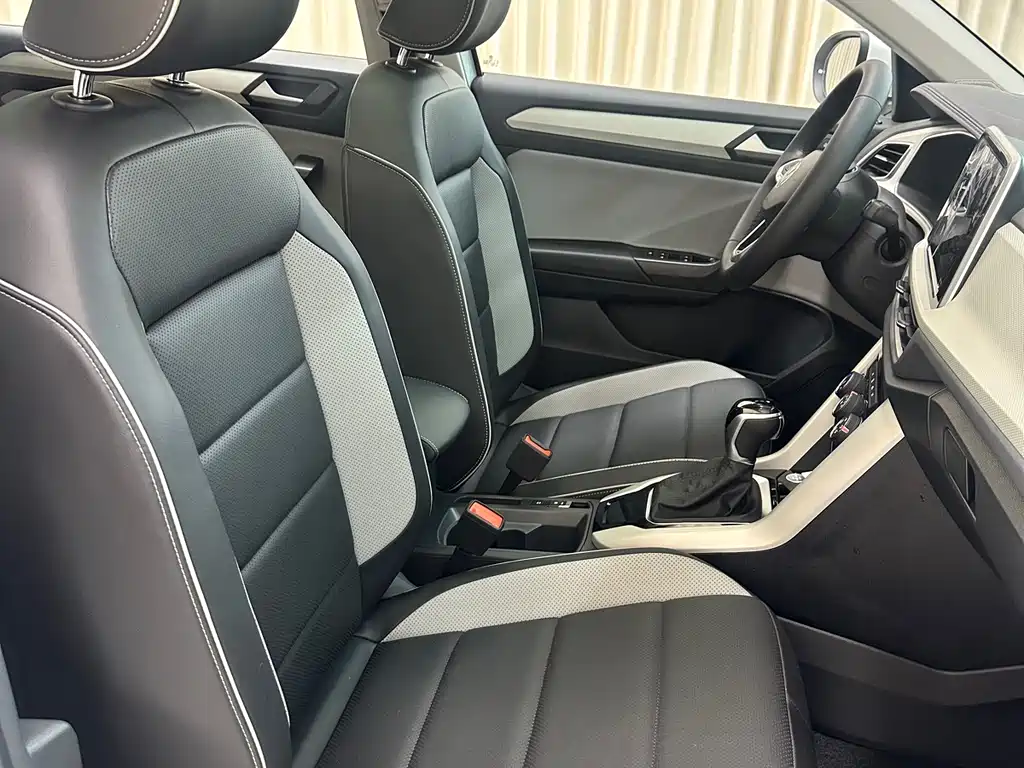Volkswagen T-Roc 2023 — фото 12