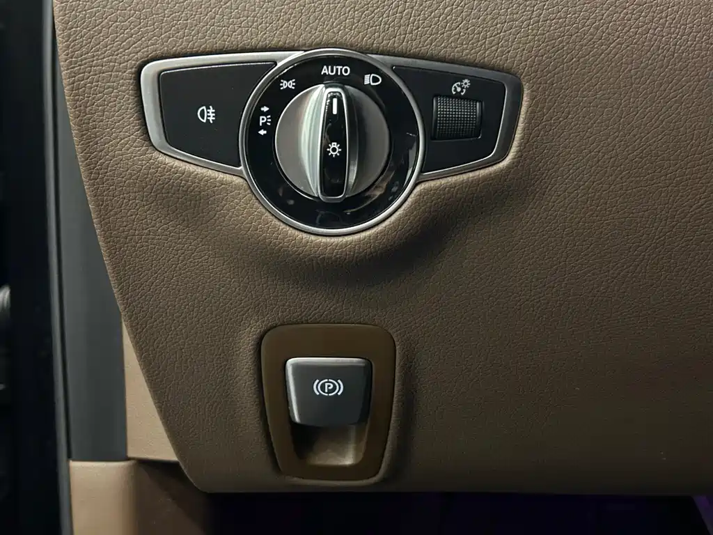 Mercedes-Benz E-Class 2019 — фото 13