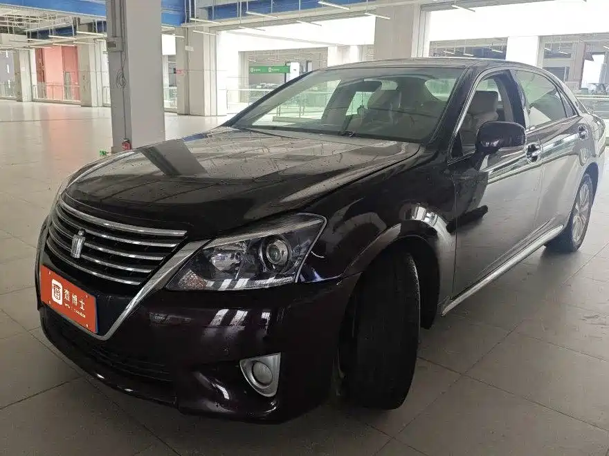 Toyota Crown 2013 — фото 1