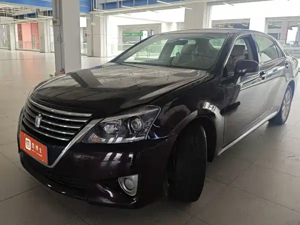 Toyota Crown 2013