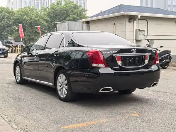 Toyota Crown 2010