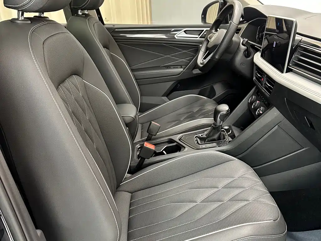 Volkswagen Tiguan L 2023 — фото 12
