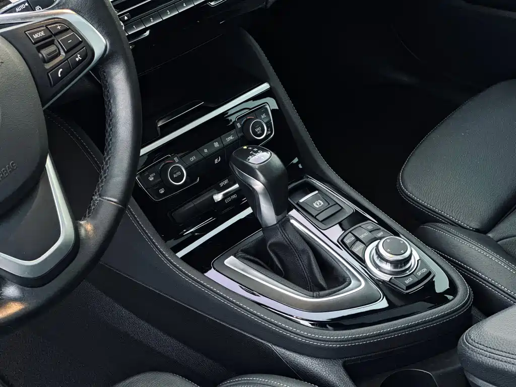 BMW 2 Series Active Tourer 2015 — фото 12