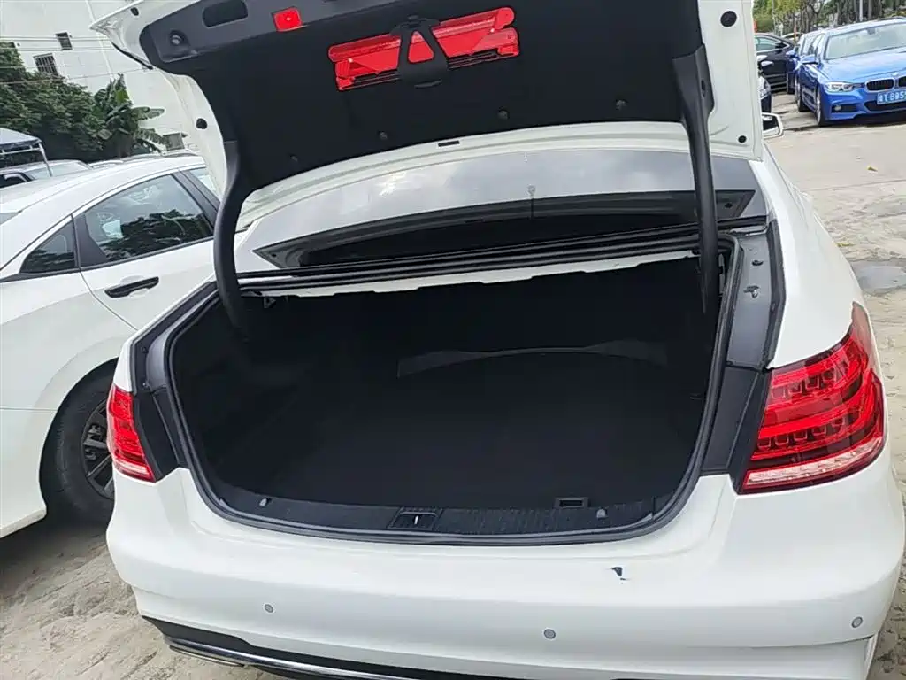 Mercedes-Benz E-Class 2014 — фото 19