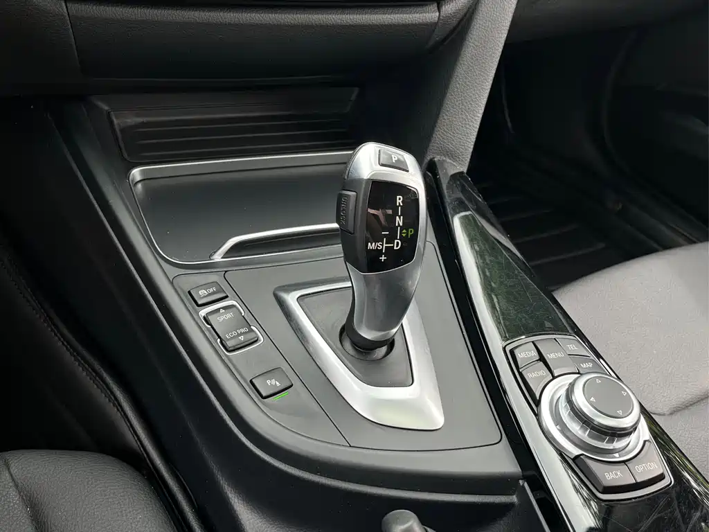 BMW 3 Series 2016 — фото 11