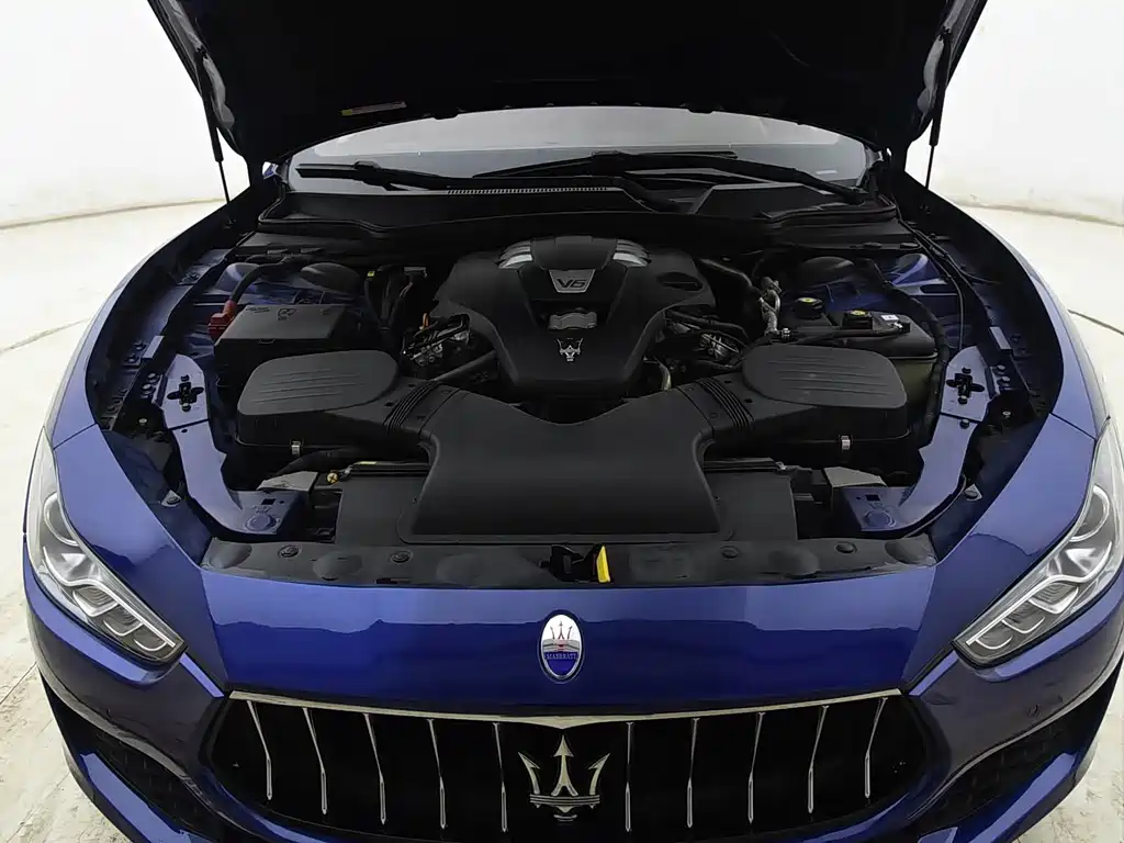 Maserati Ghibli 2018 — фото 12