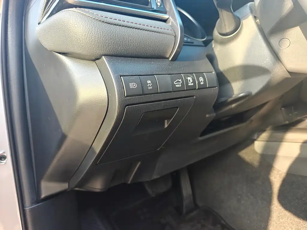 Toyota Camry 2022 — фото 15