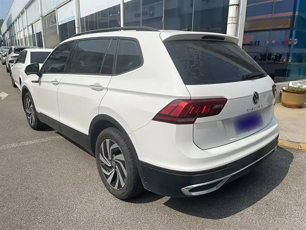 Volkswagen Tiguan L 2022 — фото 10