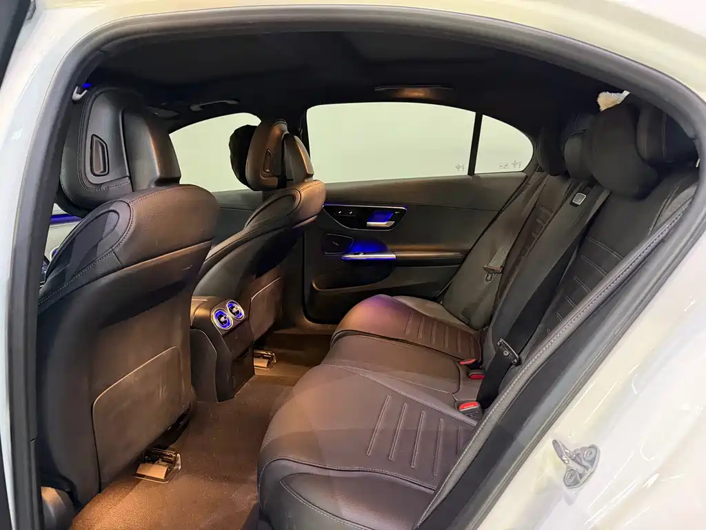 Mercedes-Benz C-Class 2023 — фото 9