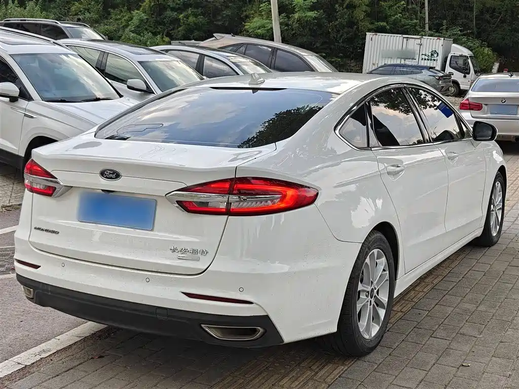 Ford Mondeo 2022 — фото 12