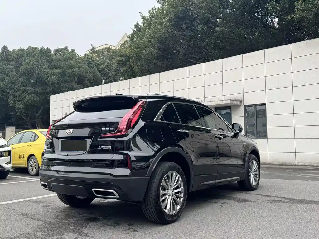 Cadillac XT4 2023 — фото 3