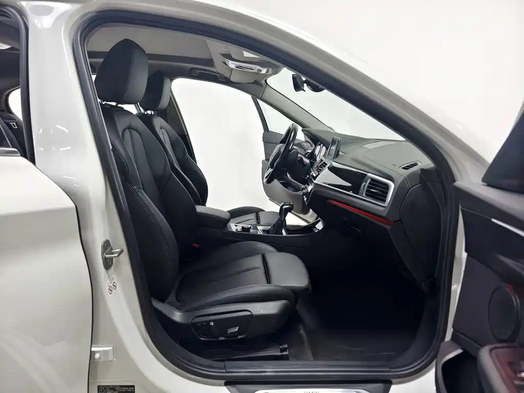 BMW 1 Series 2019 — фото 14