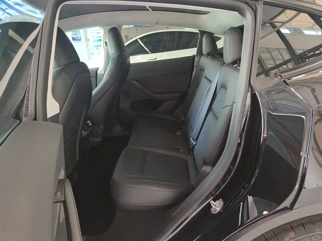 Tesla Model Y 2023 — фото 17
