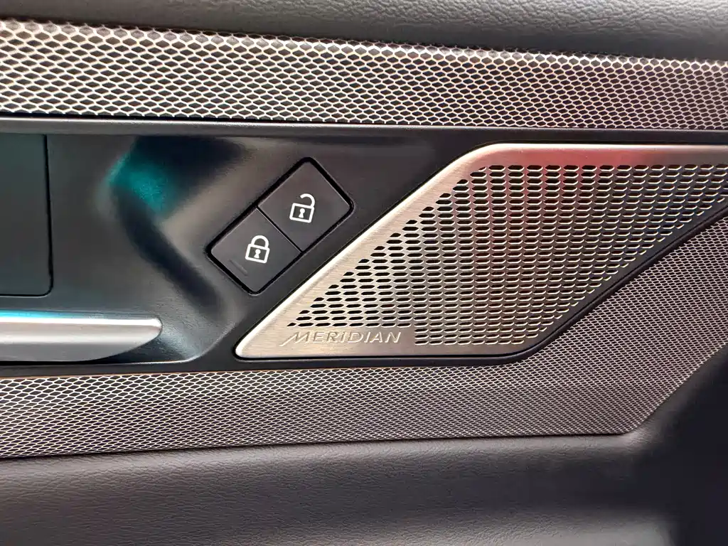 Jaguar XEL 2024 — фото 11