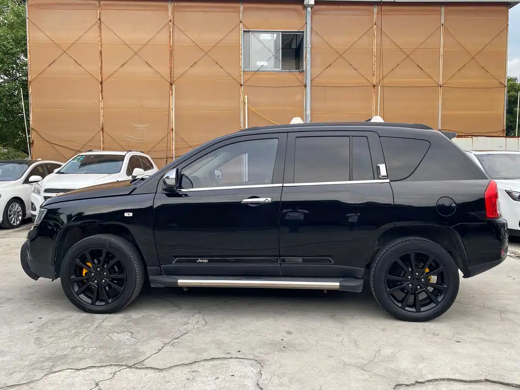 Jeep Compass 2013 — фото 12