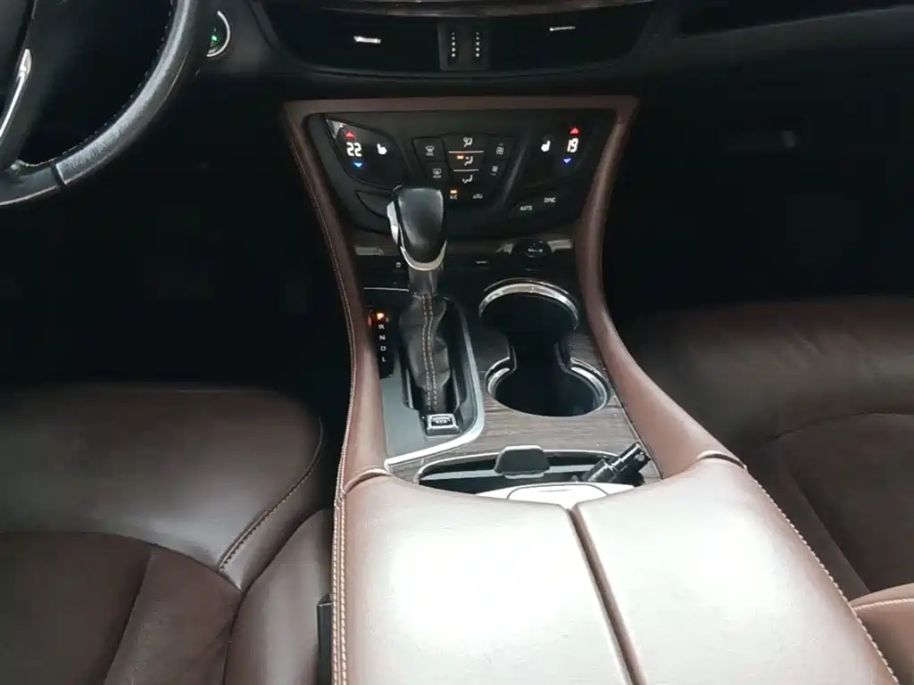 Buick Envision Plus 2017 — фото 14