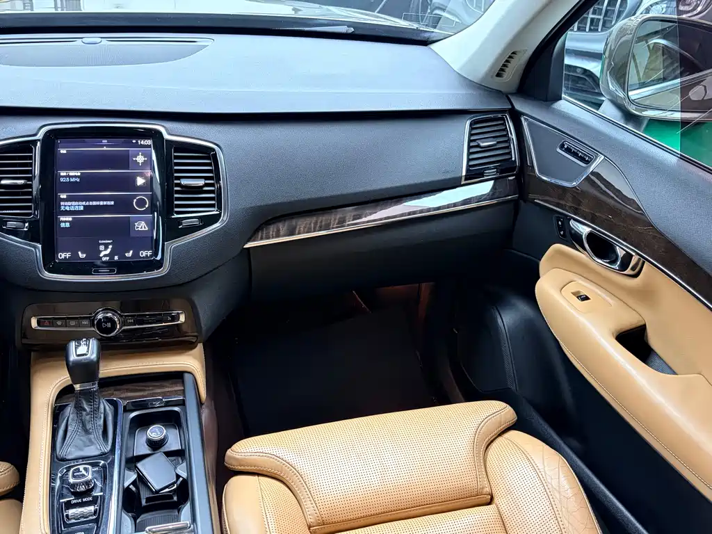 Volvo XC90 2016 — фото 10