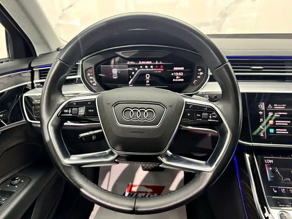 Audi A8 2022 — фото 12