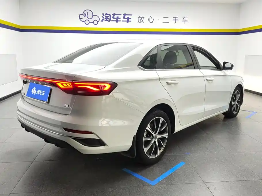 Geely Emgrand 2022