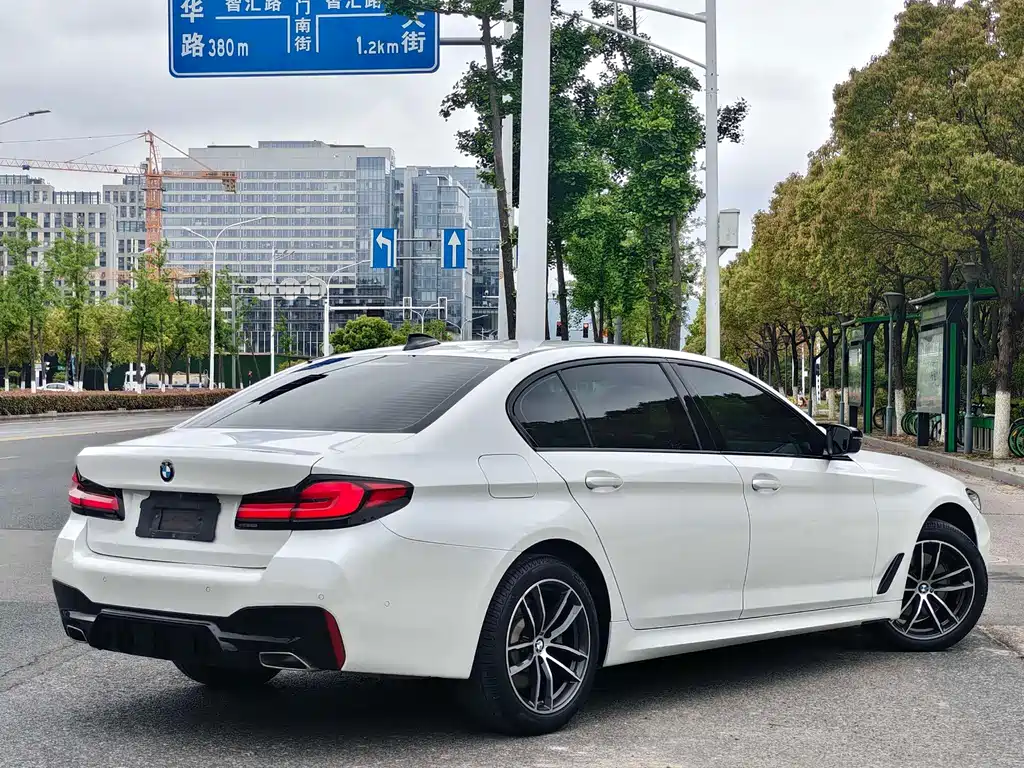 BMW 5 Series 2021 — фото 2