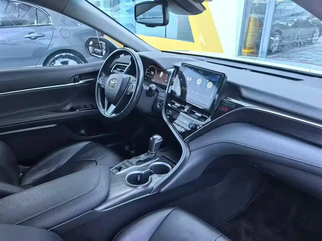 Toyota Camry 2023 — фото 14