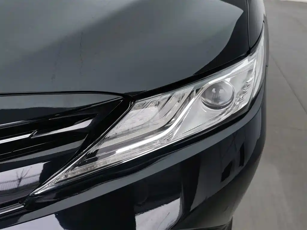 Toyota Camry 2018 — фото 7