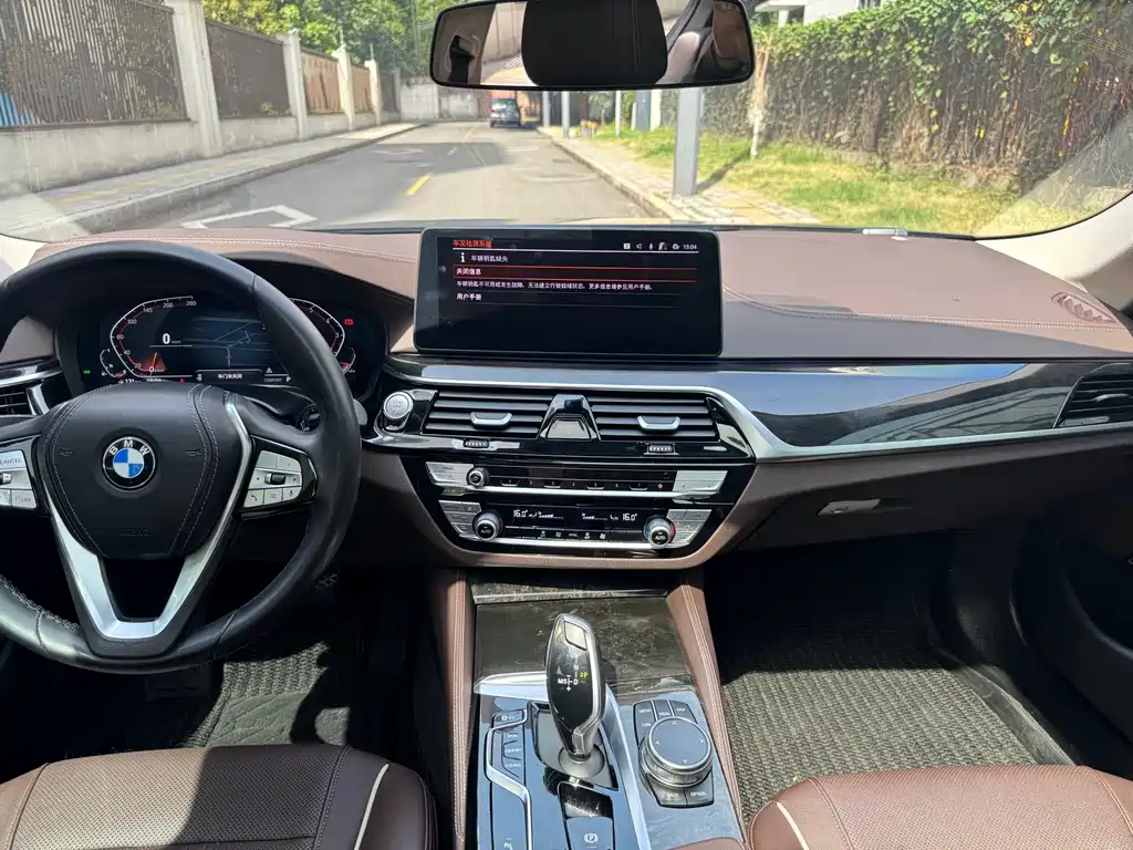 BMW 5 Series 2023 — фото 17