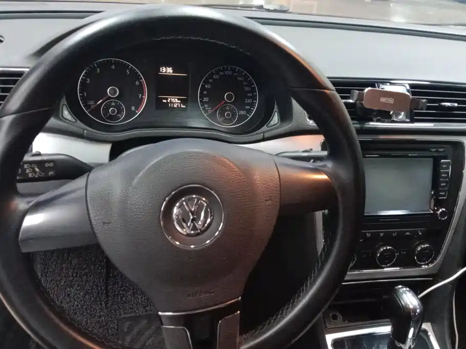 Volkswagen Passat 2014 — фото 12