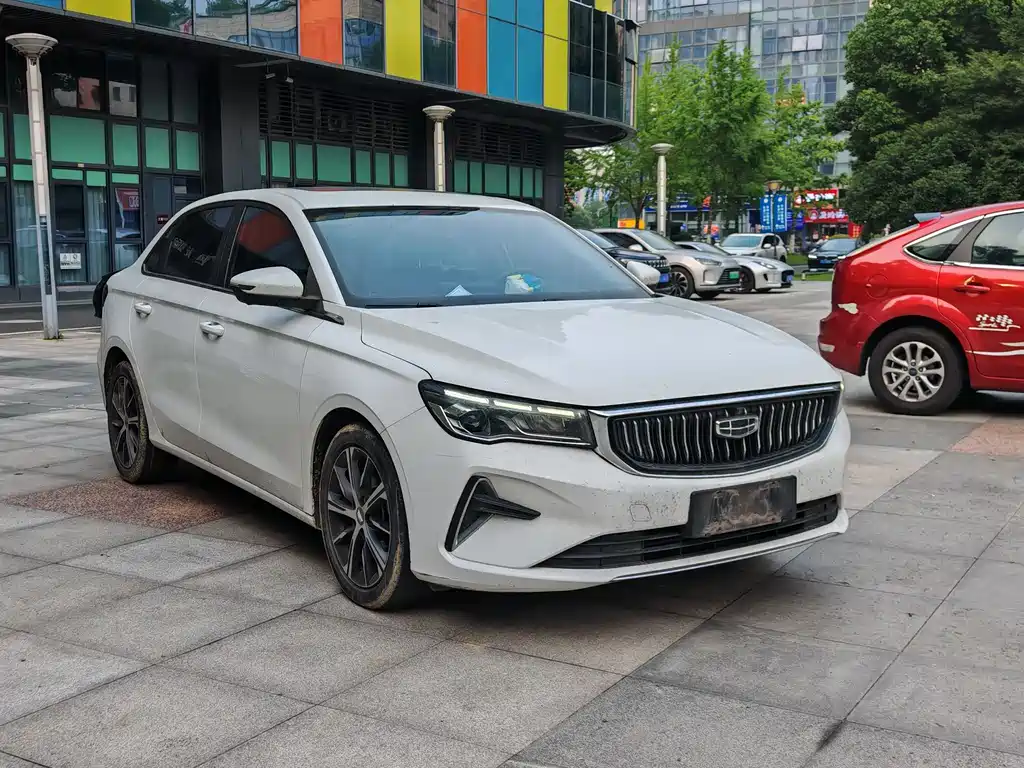 Geely Emgrand 2022