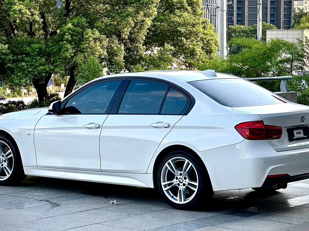 BMW 3 Series 2017 — фото 8