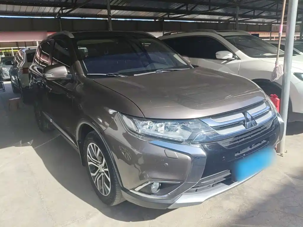 Mitsubishi Outlander 2017 — фото 4