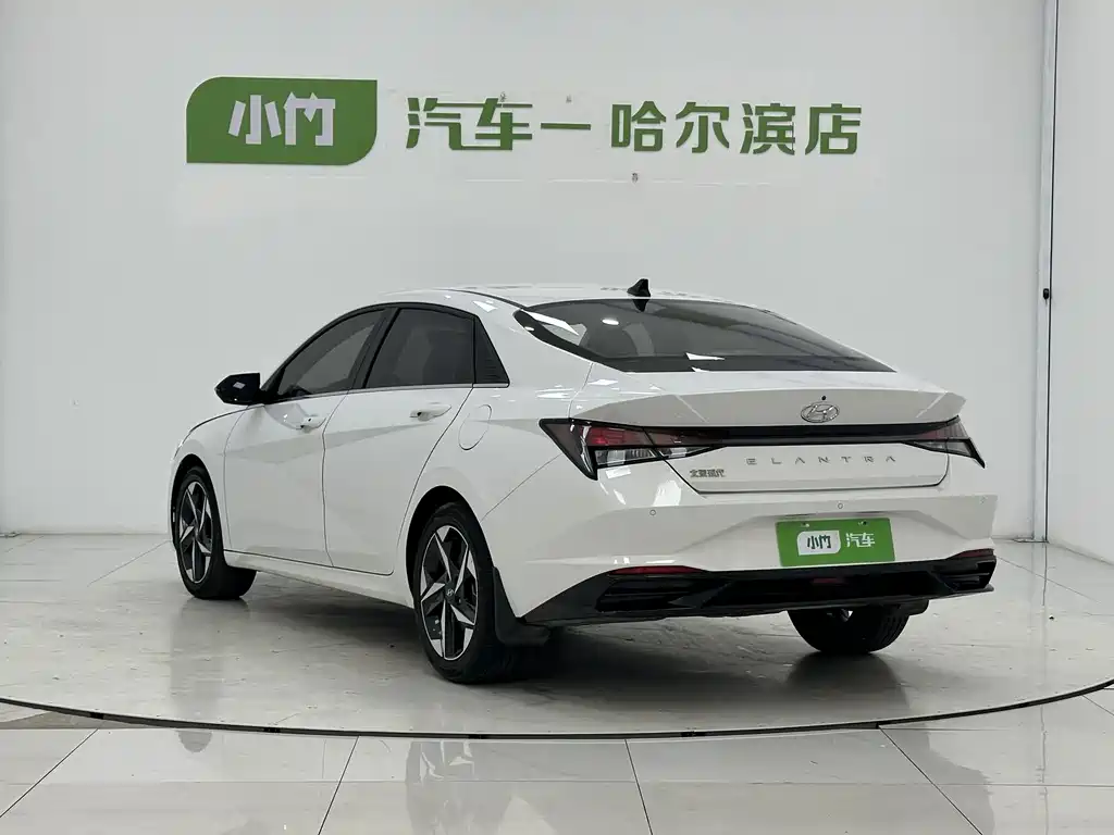 Hyundai Elantra 2023 — фото 4