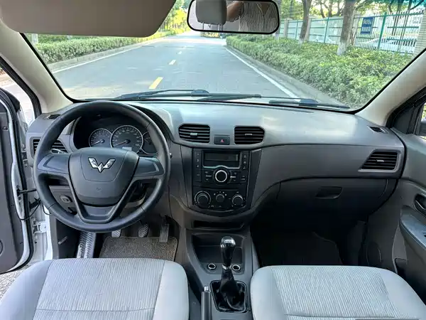 Wuling Hongguang 2018
