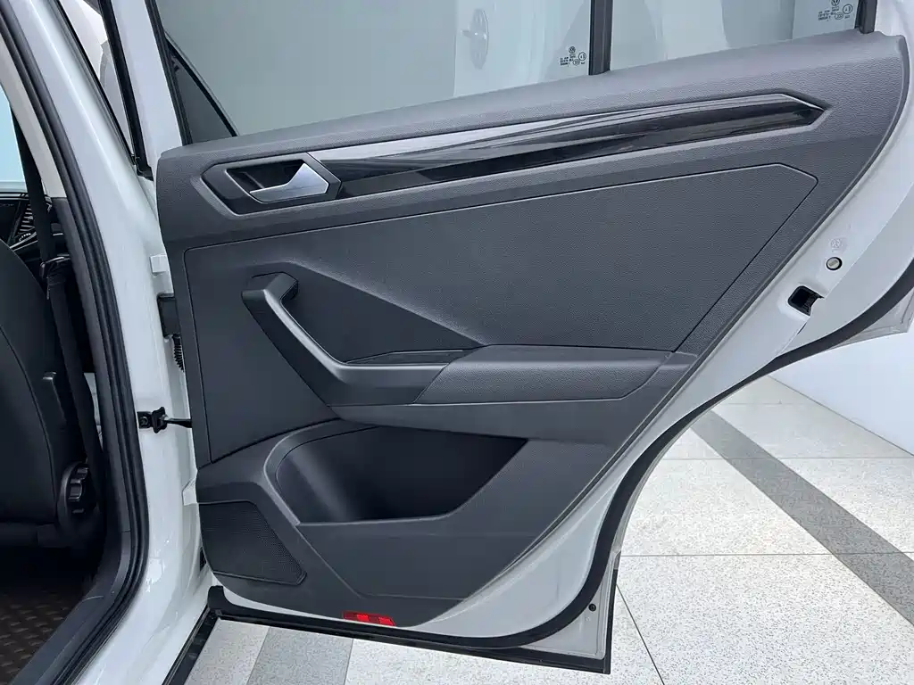 Volkswagen T-Roc 2022 — фото 18