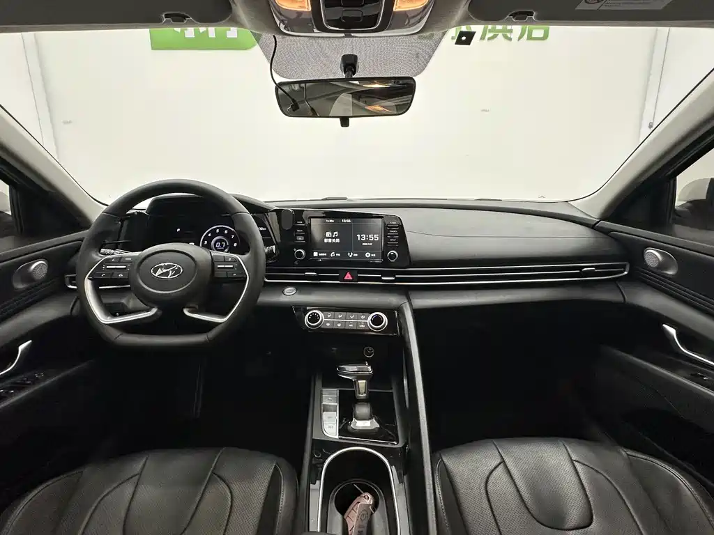 Hyundai Elantra 2023 — фото 10
