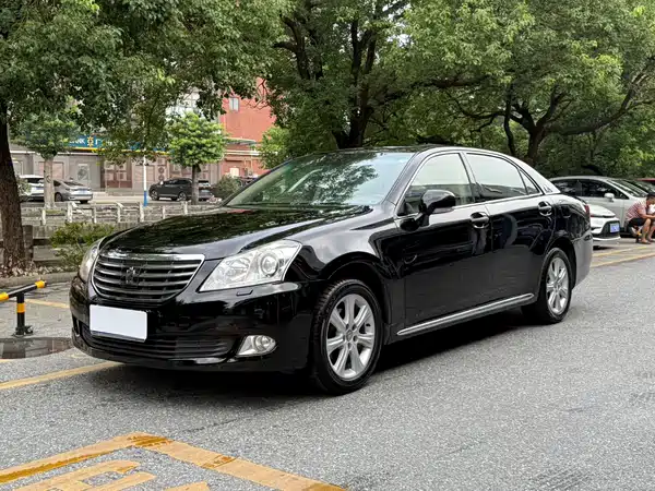 Toyota Crown 2010