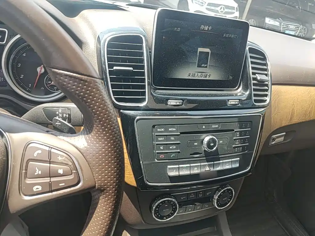 Mercedes-Benz GLE 2015 — фото 10