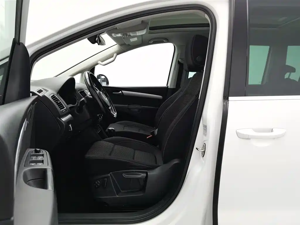 Volkswagen Sharan 2017 — фото 10