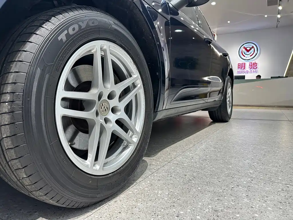 Porsche Macan 2018 — фото 26