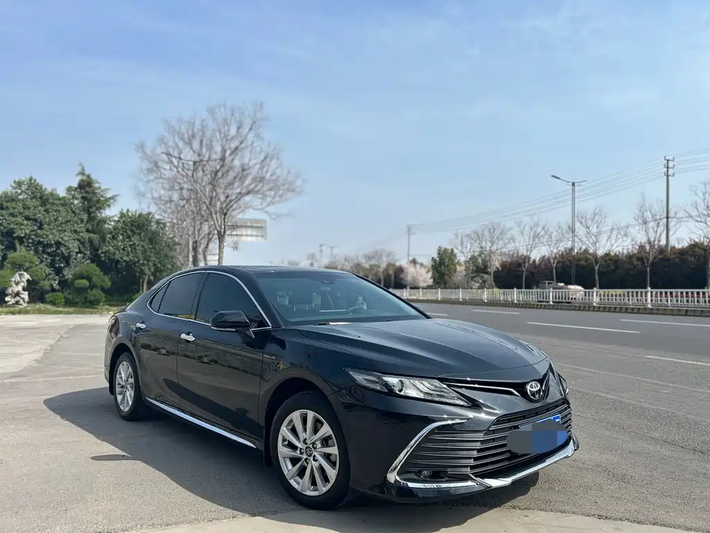 Toyota Camry 2023 — фото 7