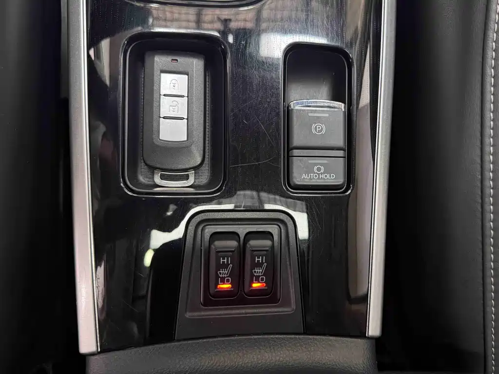 Mitsubishi Outlander 2021 — фото 18